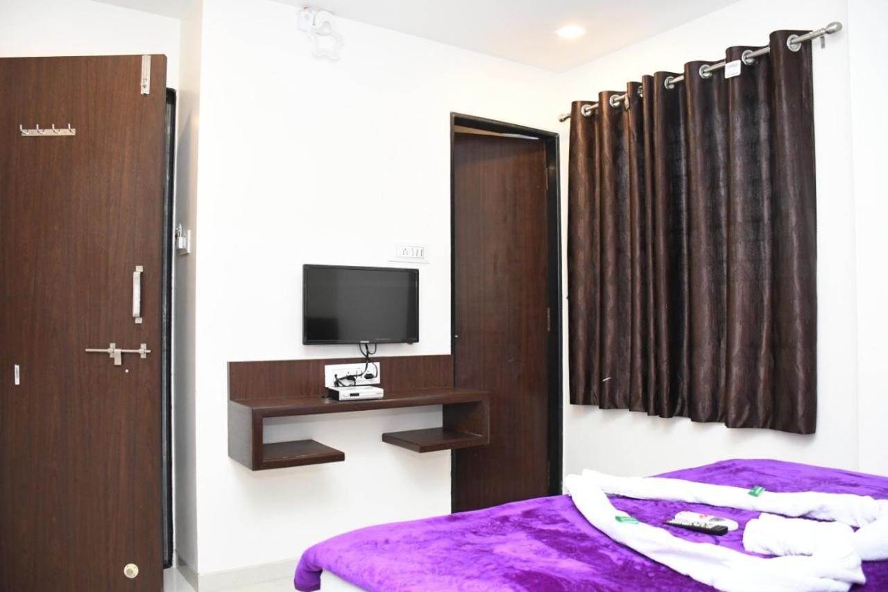 Hotel Sai Shatabdi Shirdi Eksteriør billede
