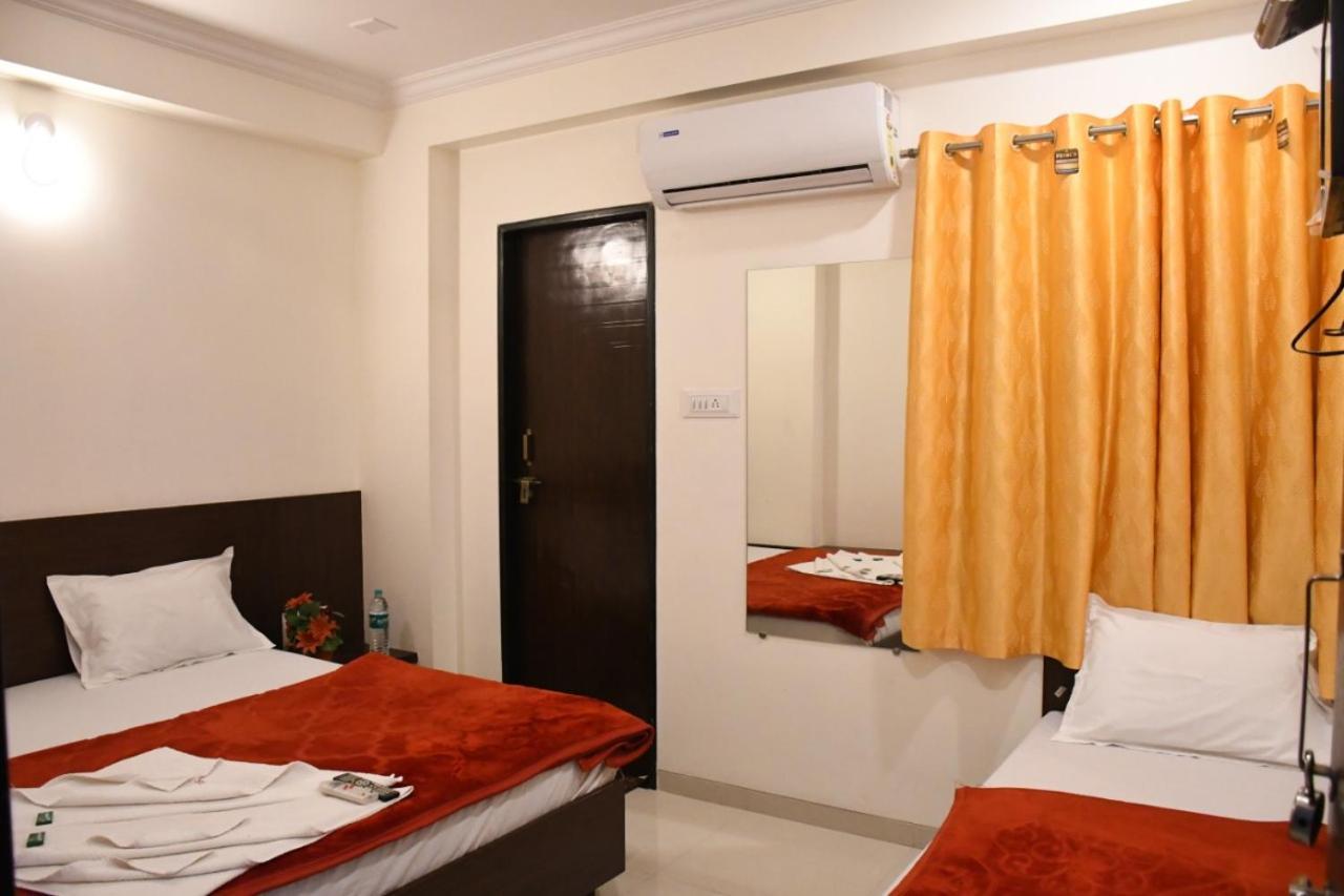 Hotel Sai Shatabdi Shirdi Eksteriør billede