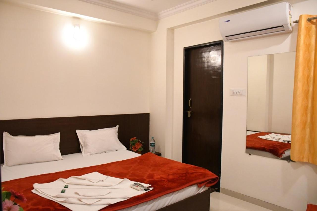 Hotel Sai Shatabdi Shirdi Eksteriør billede