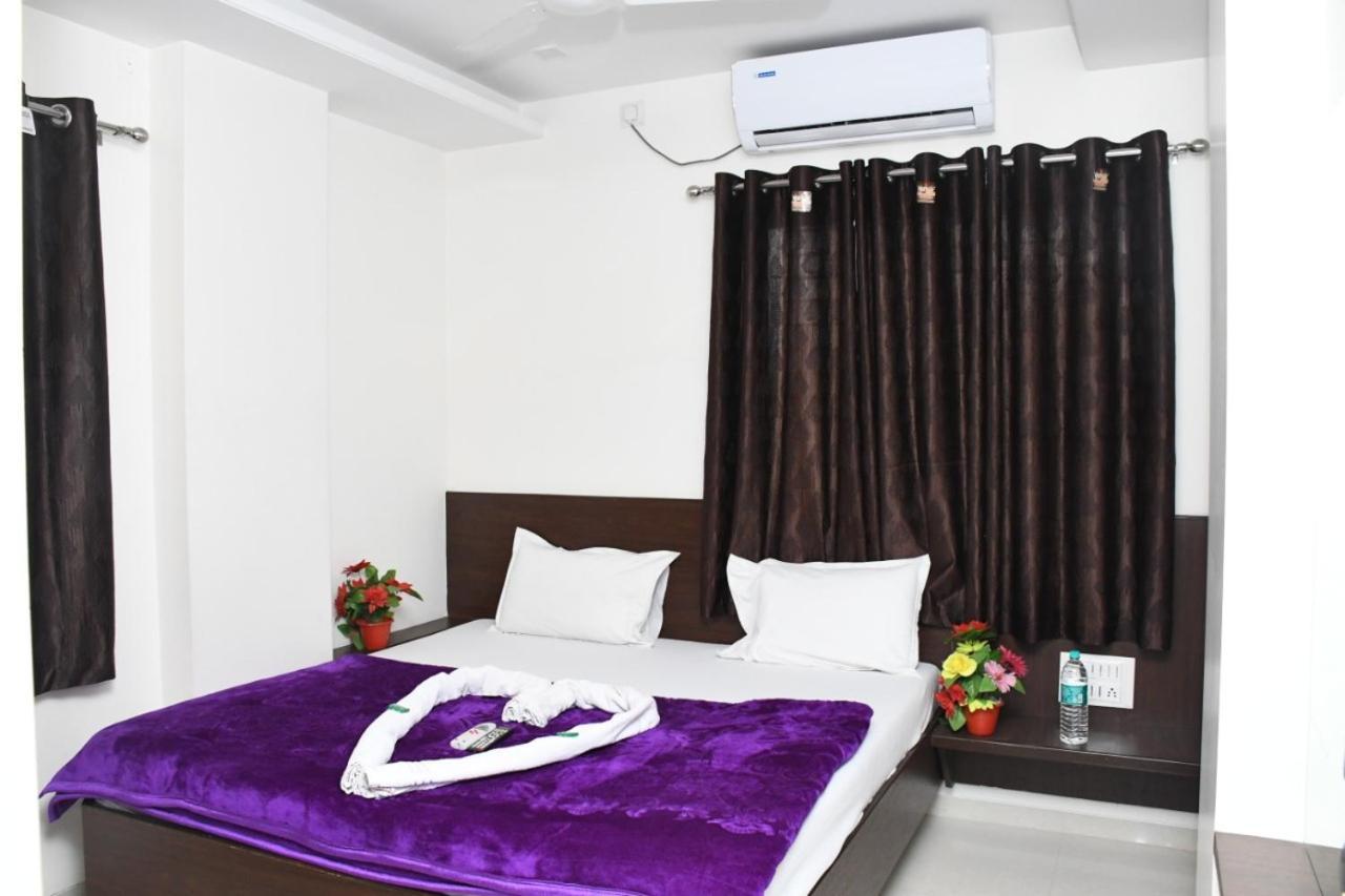 Hotel Sai Shatabdi Shirdi Eksteriør billede