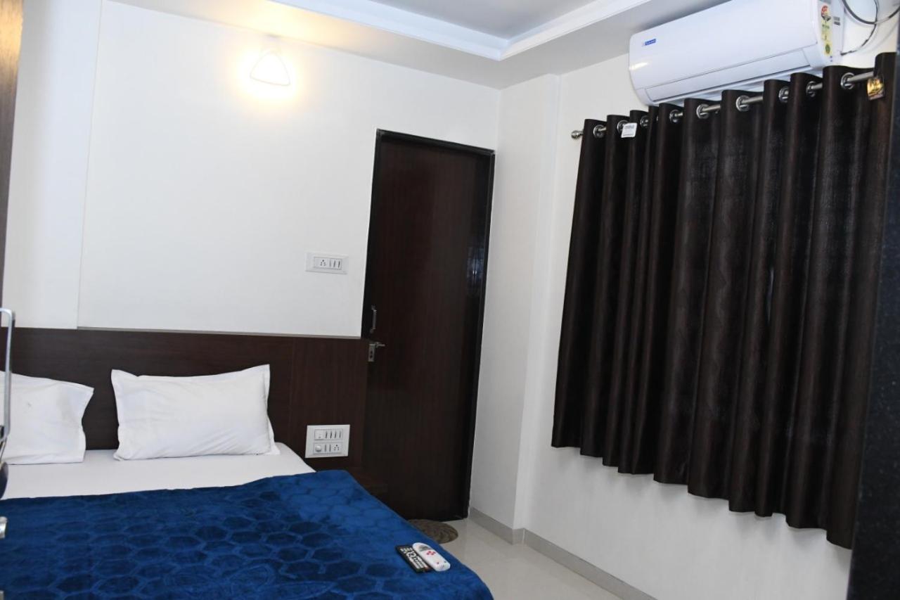 Hotel Sai Shatabdi Shirdi Eksteriør billede